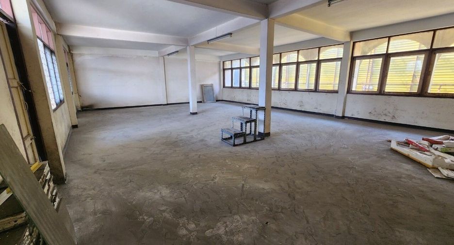 For rent 6 bedrooms townhouse in Mueang Samut Prakan, Samut Prakan