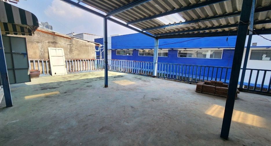 For rent 6 bedrooms townhouse in Mueang Samut Prakan, Samut Prakan