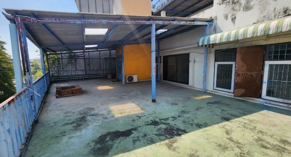 For rent 6 bedrooms townhouse in Mueang Samut Prakan, Samut Prakan