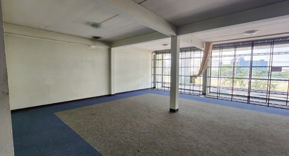 For rent 6 bedrooms townhouse in Mueang Samut Prakan, Samut Prakan
