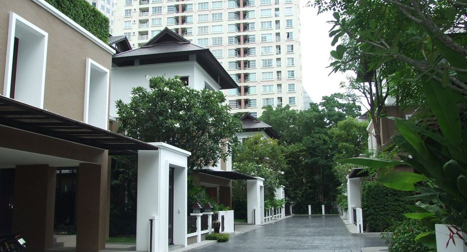 For rent 4 bedrooms house in Khlong Toei, Bangkok
