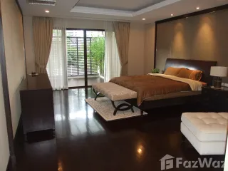 Haus zur Miete mit 4 Zimmer in Khlong Toei, Bangkok