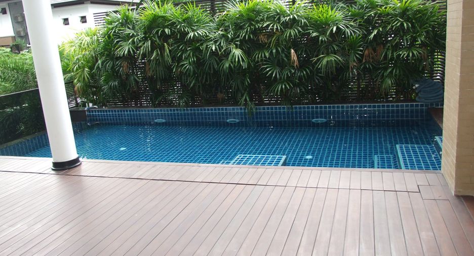 For rent 4 bedrooms house in Khlong Toei, Bangkok