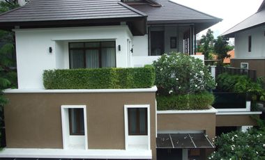 À louer 4 chambres maison à Khlong Toei, Bangkok