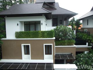 Haus zur Miete mit 4 Zimmer in Khlong Toei, Bangkok