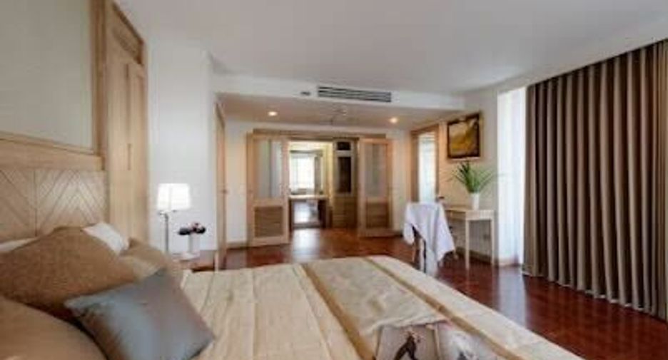 For rent 3 bedrooms condo in Sathon, Bangkok