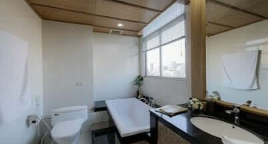 For rent 3 bedrooms condo in Sathon, Bangkok