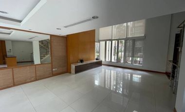 For rent 3 bedrooms townhouse in Yan Nawa, Bangkok