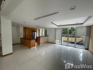 For rent 3 bedrooms townhouse in Yan Nawa, Bangkok