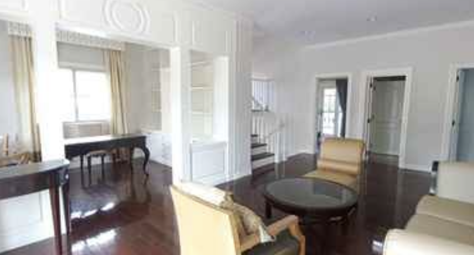 For rent 4 bedrooms house in Phra Khanong, Bangkok
