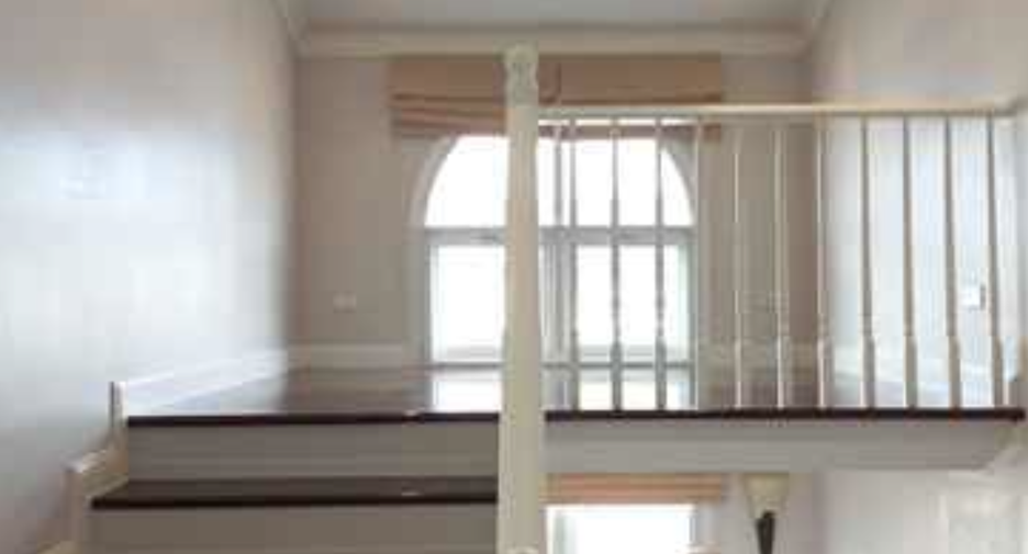 For rent 4 bedrooms house in Phra Khanong, Bangkok