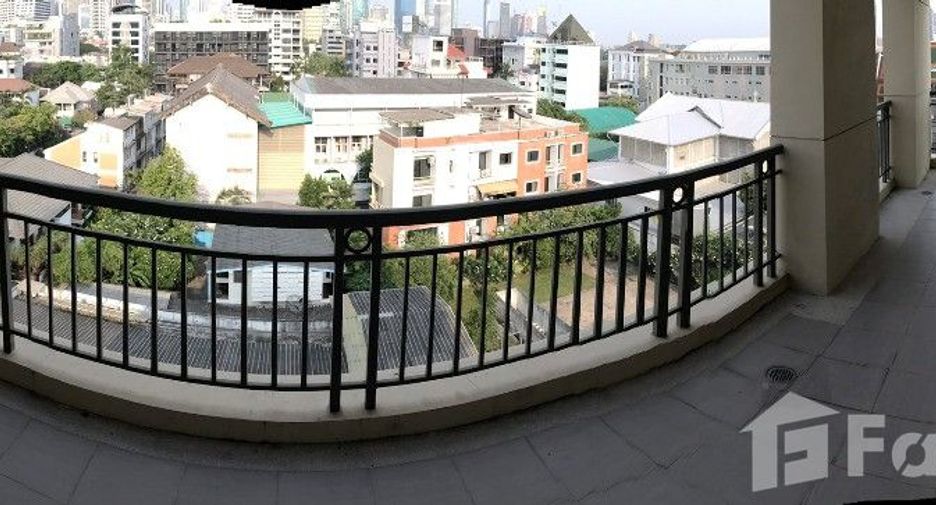 For rent 3 bedrooms condo in Pathum Wan, Bangkok