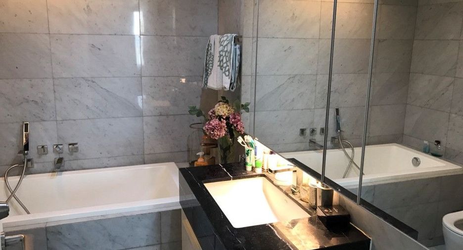 For rent 3 bedrooms condo in Pathum Wan, Bangkok