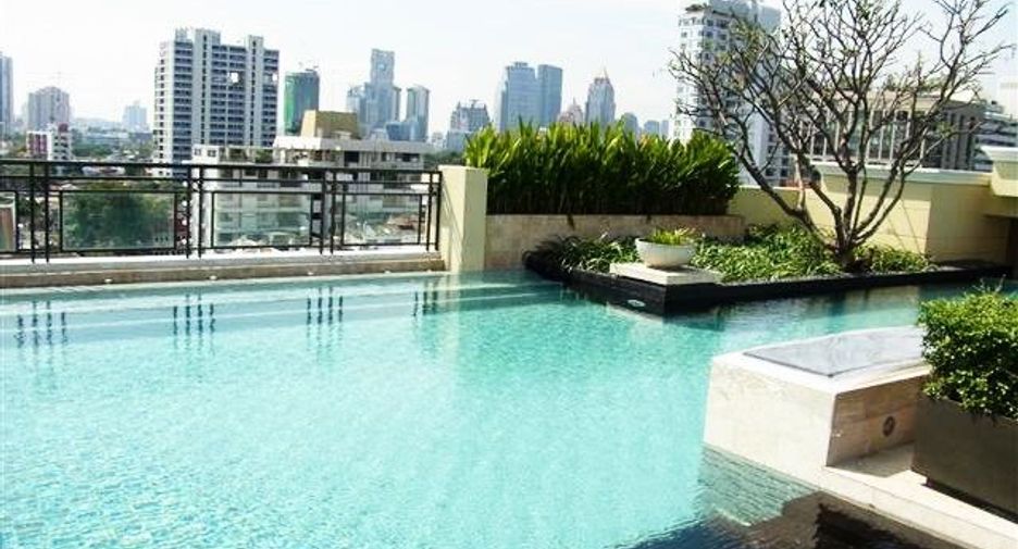 For rent 3 bedrooms condo in Pathum Wan, Bangkok