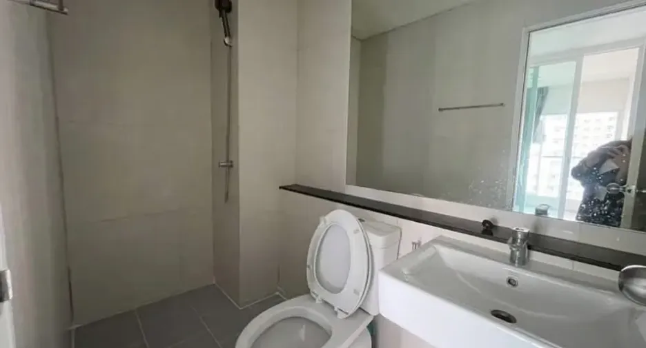 For rent 2 bedrooms condo in Mueang Samut Prakan, Samut Prakan