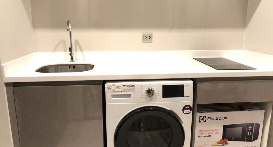 Wohnung zur Miete mit 1 Zimmer in Huai Khwang, Bangkok