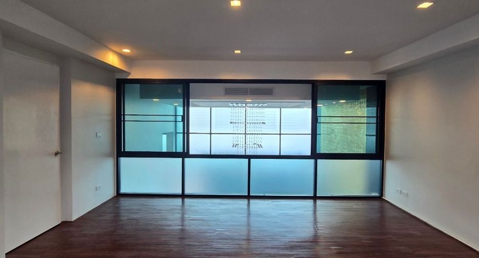 For rent office in Wang Thonglang, Bangkok