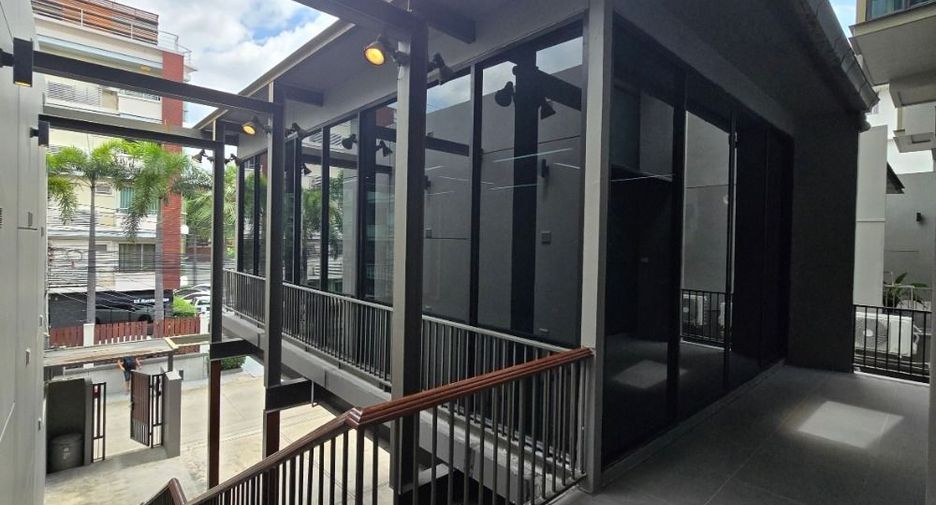 For rent office in Wang Thonglang, Bangkok
