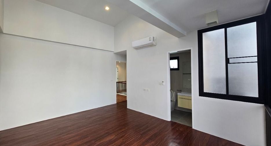 For rent office in Wang Thonglang, Bangkok