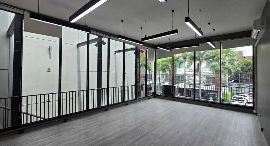 For rent office in Wang Thonglang, Bangkok