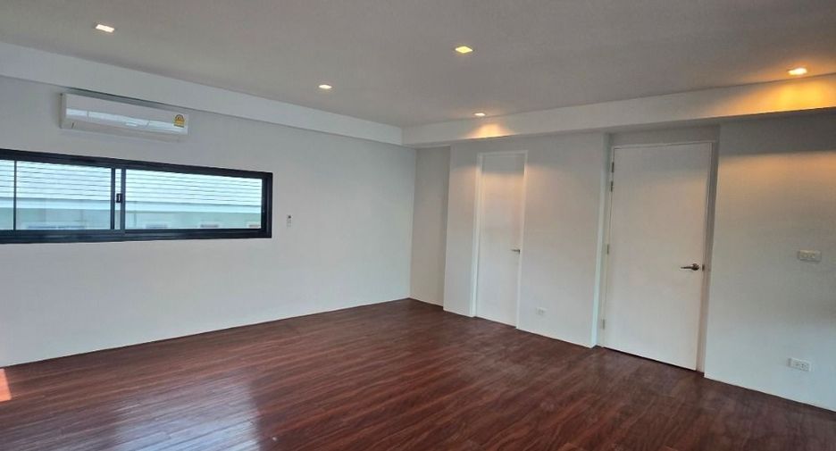 For rent office in Wang Thonglang, Bangkok