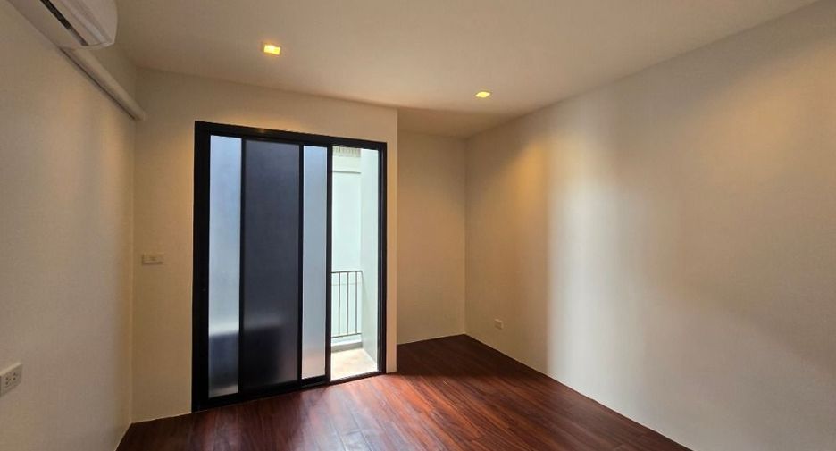 For rent office in Wang Thonglang, Bangkok