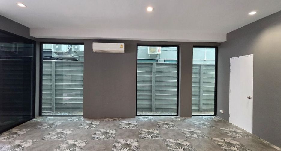For rent office in Wang Thonglang, Bangkok