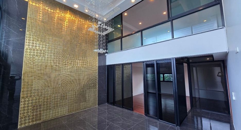 For rent office in Wang Thonglang, Bangkok