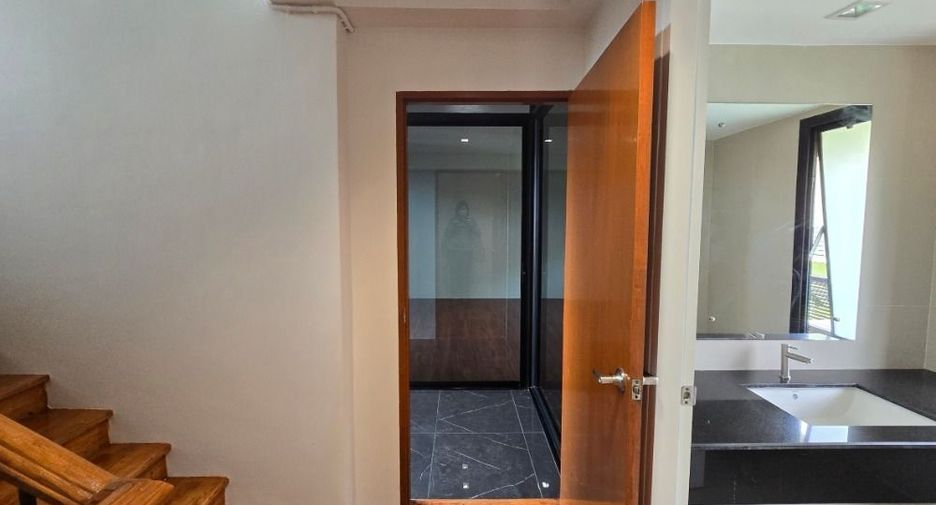 For rent office in Wang Thonglang, Bangkok