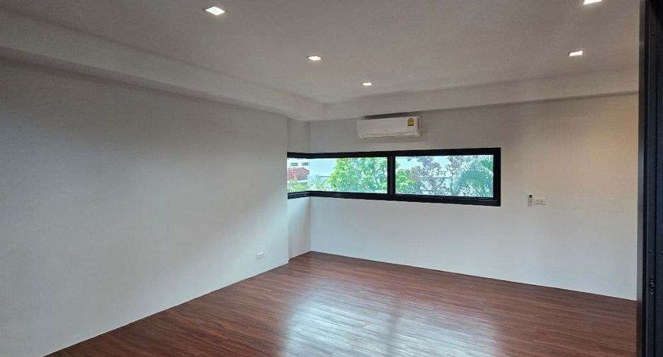 For rent office in Wang Thonglang, Bangkok