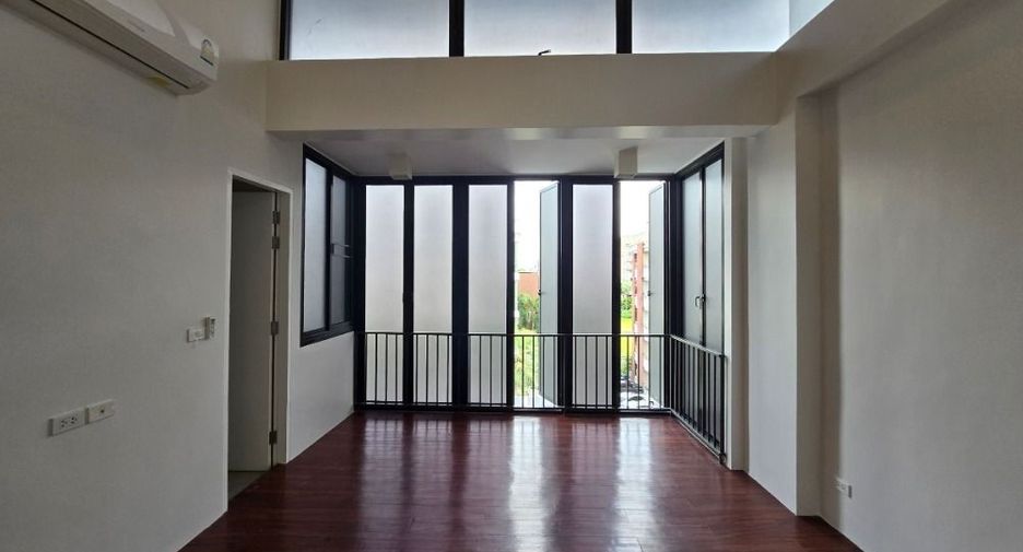 For rent office in Wang Thonglang, Bangkok