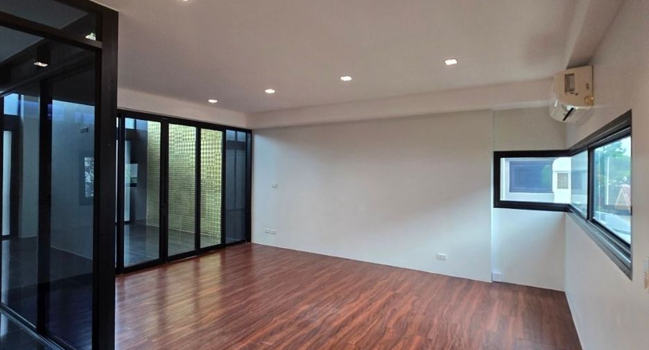 For rent office in Wang Thonglang, Bangkok
