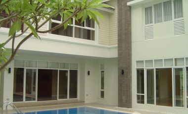 Casa en alquiler de 4 habitaciones en Khlong Toei, Bangkok