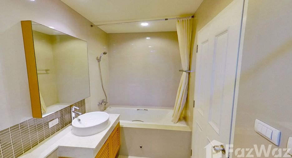 For rent 2 bedrooms condo in Watthana, Bangkok