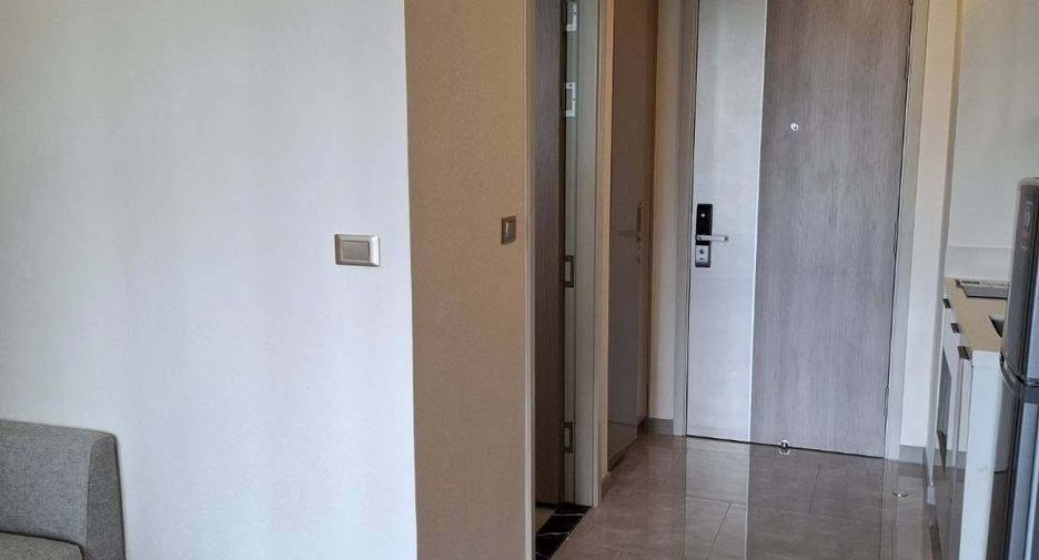À louer studio condo à Huai Khwang, Bangkok
