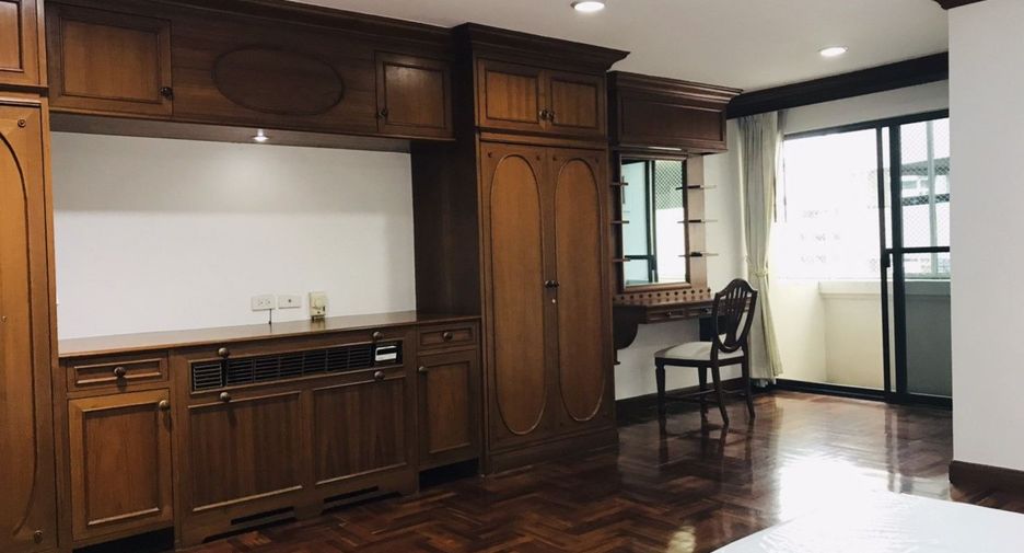 Condo en alquiler de 4 habitaciones en Khlong Toei, Bangkok