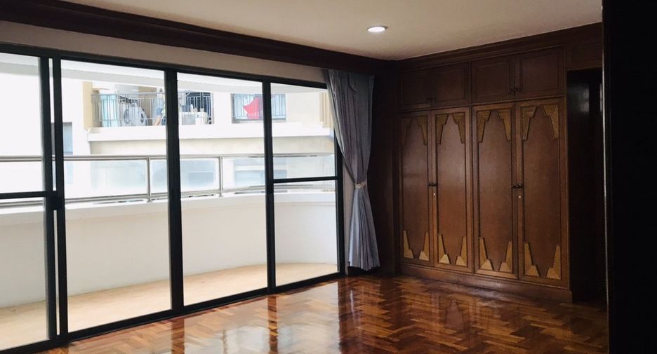 Condo en alquiler de 4 habitaciones en Khlong Toei, Bangkok