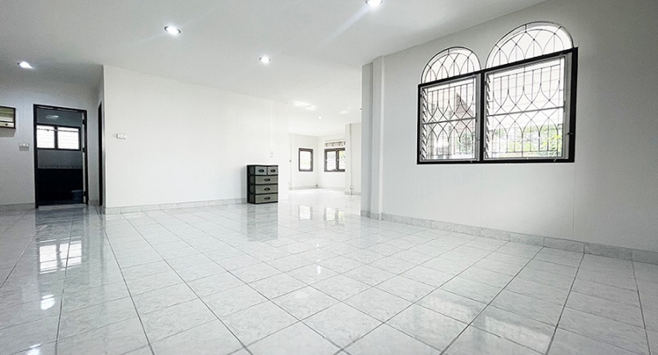 For rent 3 bedrooms house in Lat Phrao, Bangkok