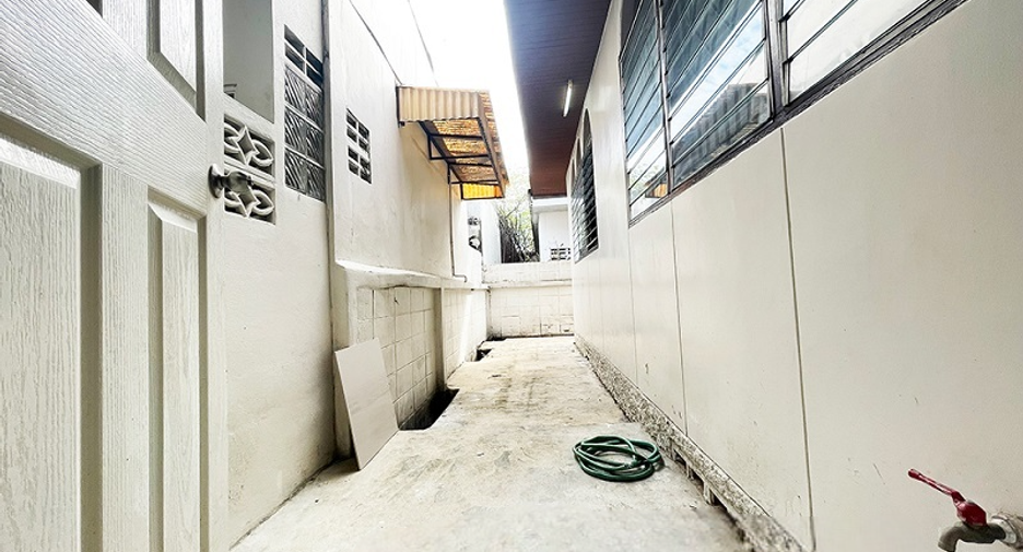 For rent 3 bedrooms house in Lat Phrao, Bangkok