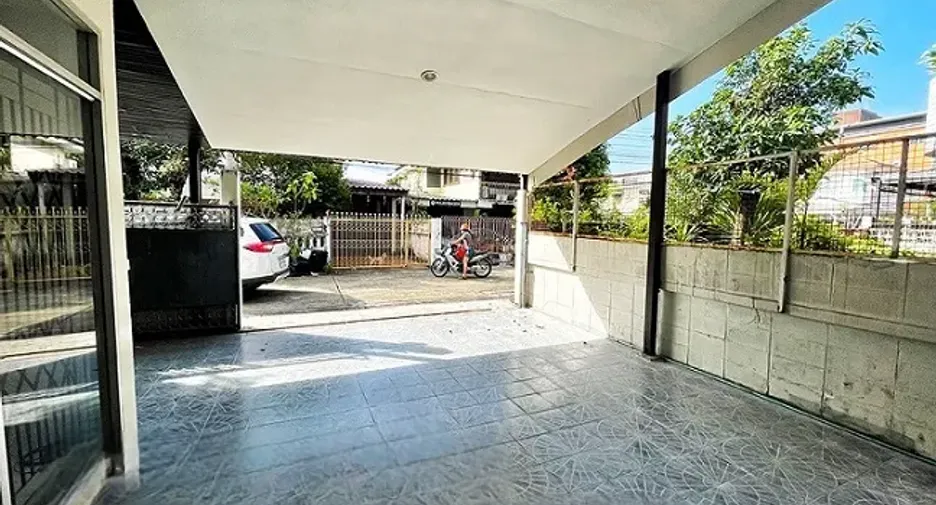 For rent 3 bedrooms house in Lat Phrao, Bangkok