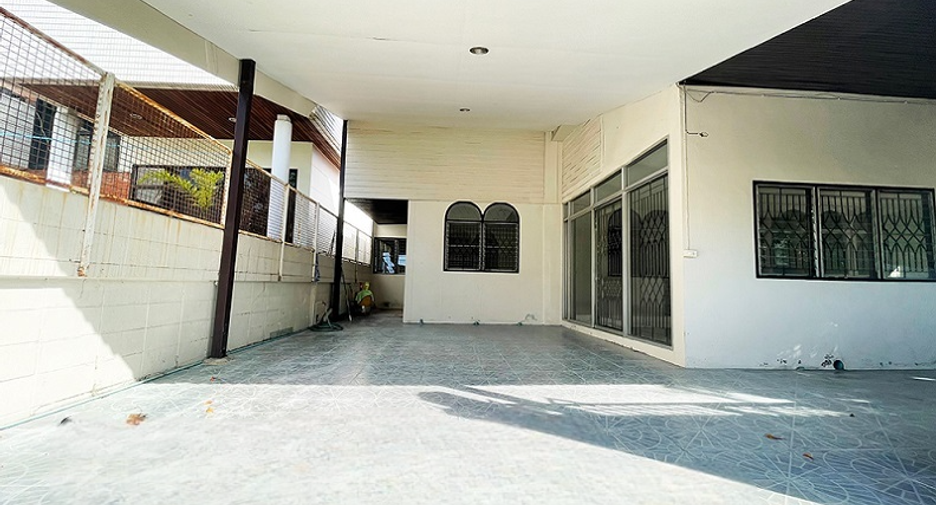 For rent 3 bedrooms house in Lat Phrao, Bangkok
