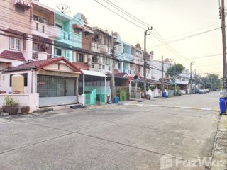 For rent 3 bedrooms townhouse in Bang Na, Bangkok