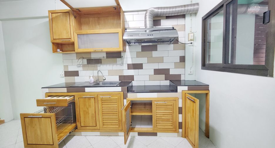 Reihenhaus zur Miete mit 3 Zimmer in Bang Na, Bangkok