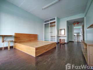 For rent 3 bedrooms townhouse in Bang Na, Bangkok