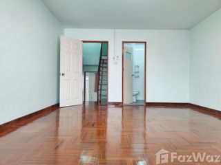 For rent 3 bedrooms townhouse in Bang Na, Bangkok