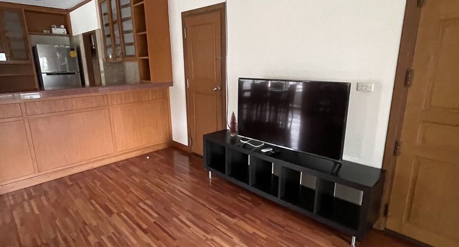 For rent 3 bedrooms apartment in Sathon, Bangkok