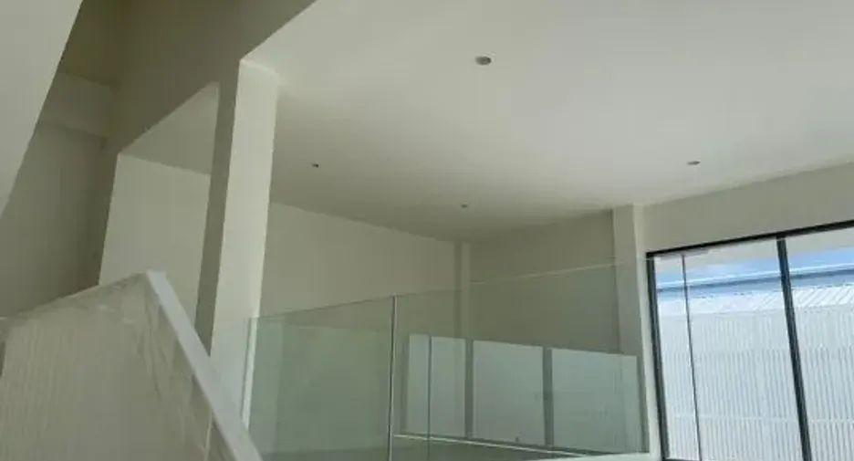 Casa adosada en alquiler de 3 habitaciones en Don Mueang, Bangkok