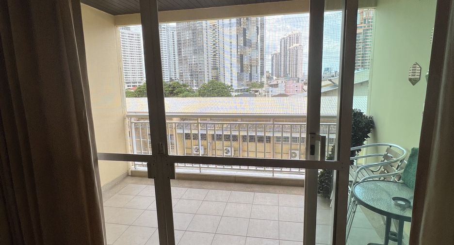 For rent 2 bedrooms condo in Khlong Toei, Bangkok