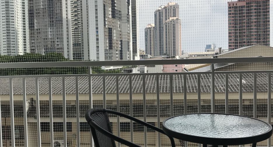 For rent 2 bedrooms condo in Khlong Toei, Bangkok