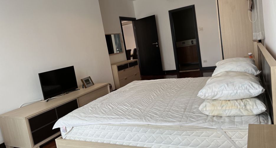 For rent 2 bedrooms condo in Khlong Toei, Bangkok